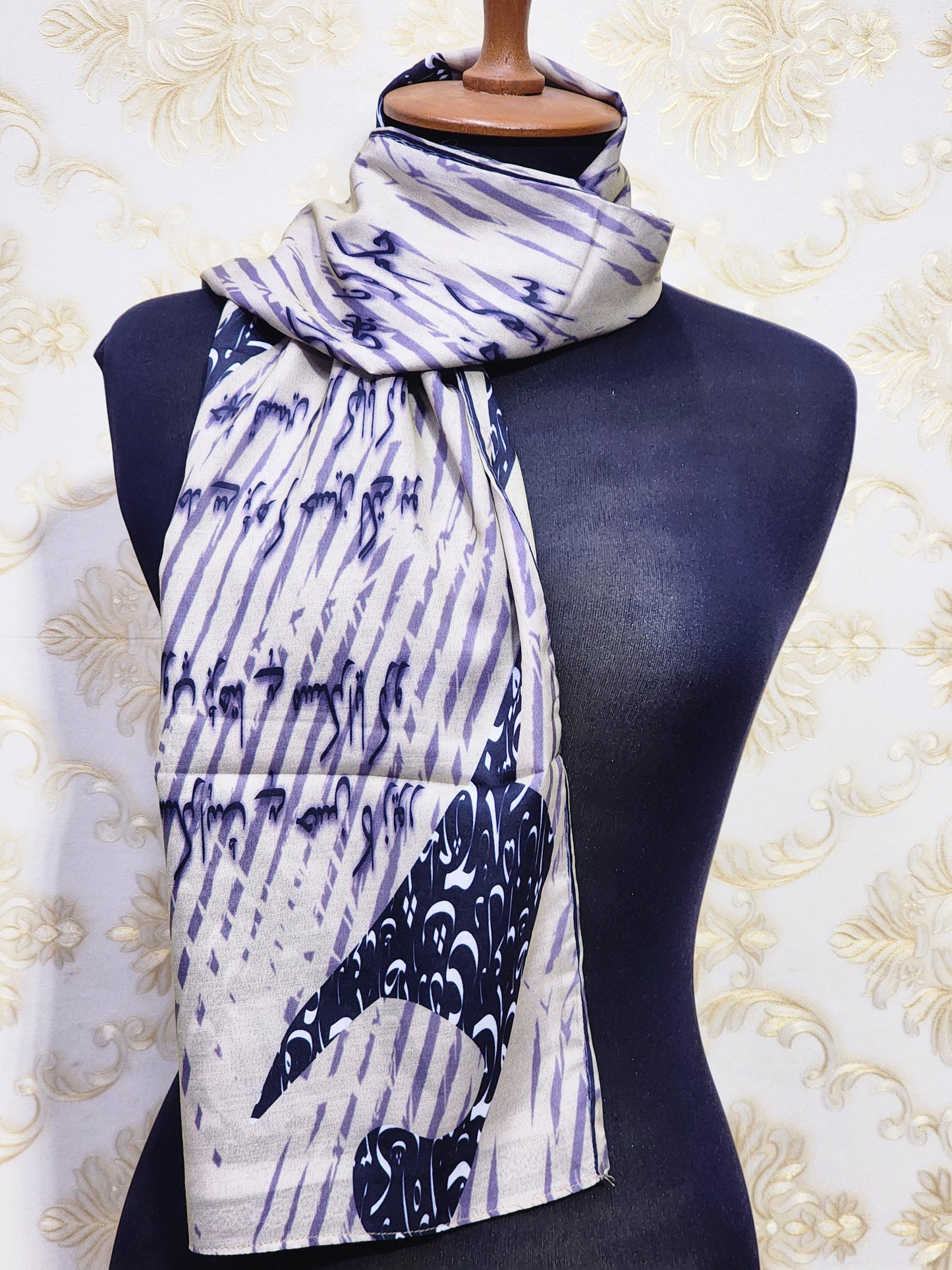 Haseen Scarf